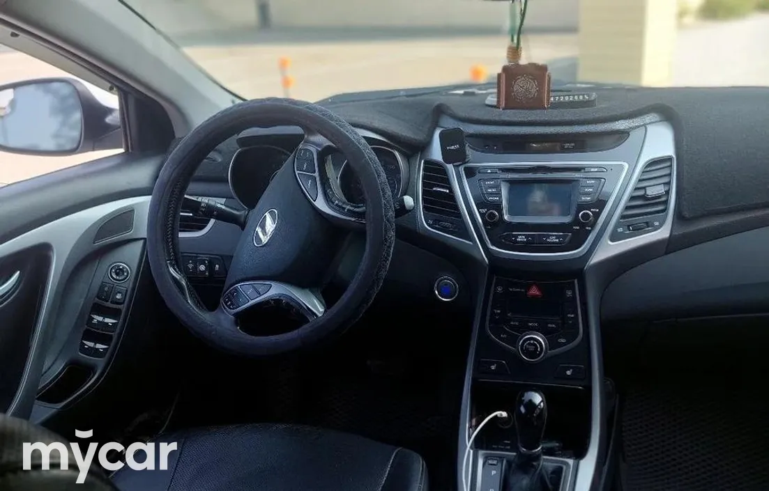 Hyundai Elantra 2015