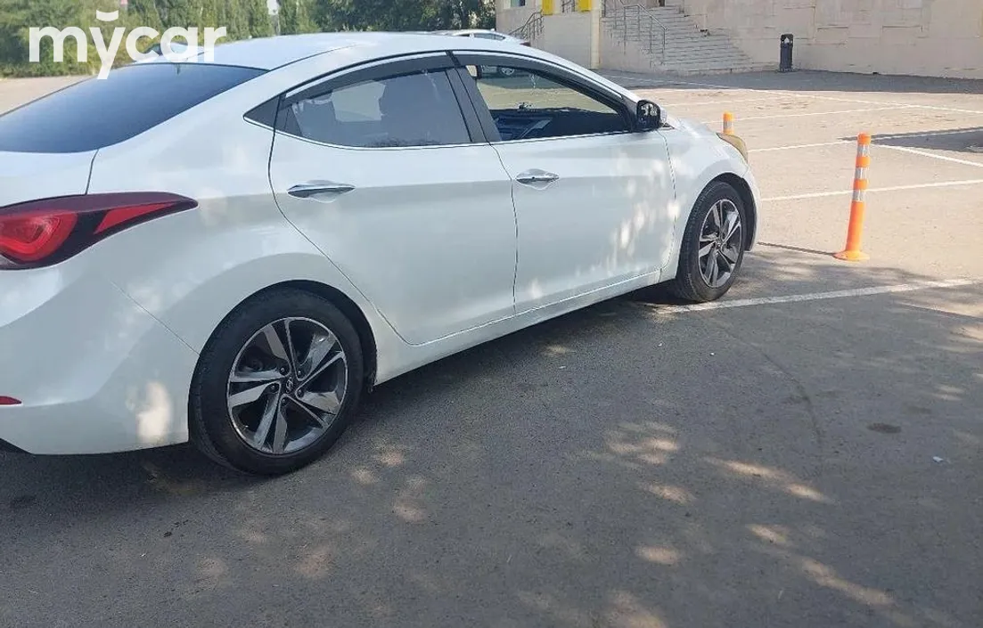 Hyundai Elantra 2015