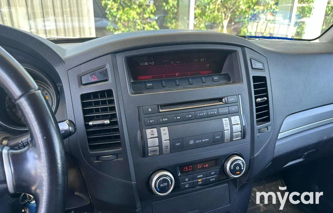 Mitsubishi Pajero 2011