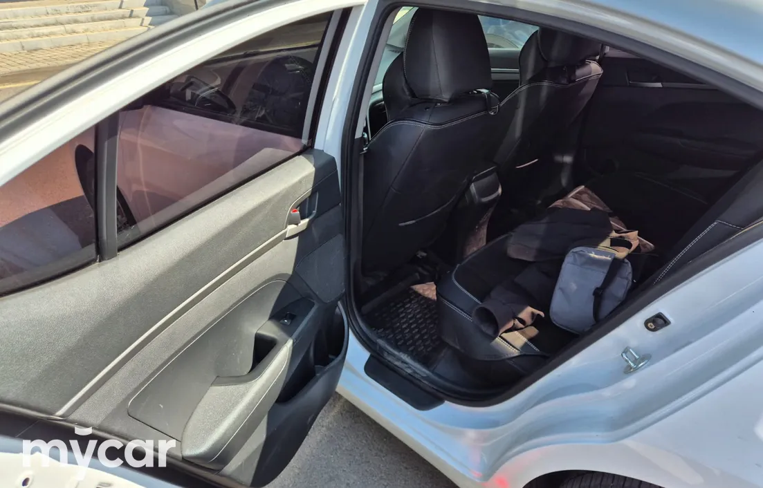 Hyundai Elantra 2018