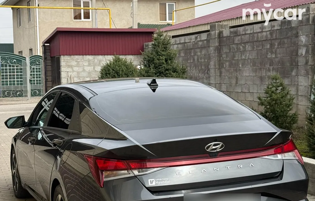 Hyundai Elantra 2022