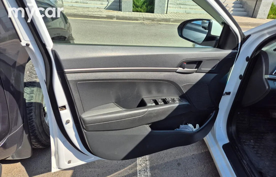 Hyundai Elantra 2018