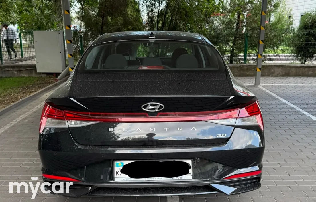 Hyundai Elantra 2022