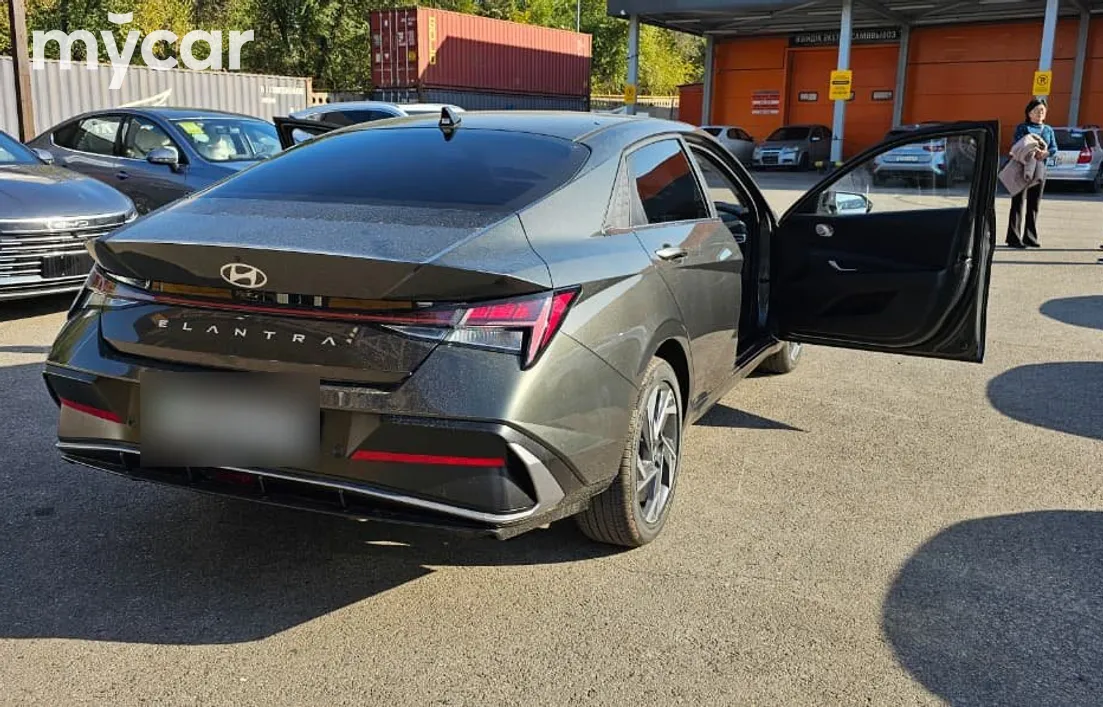 Hyundai Elantra 2024