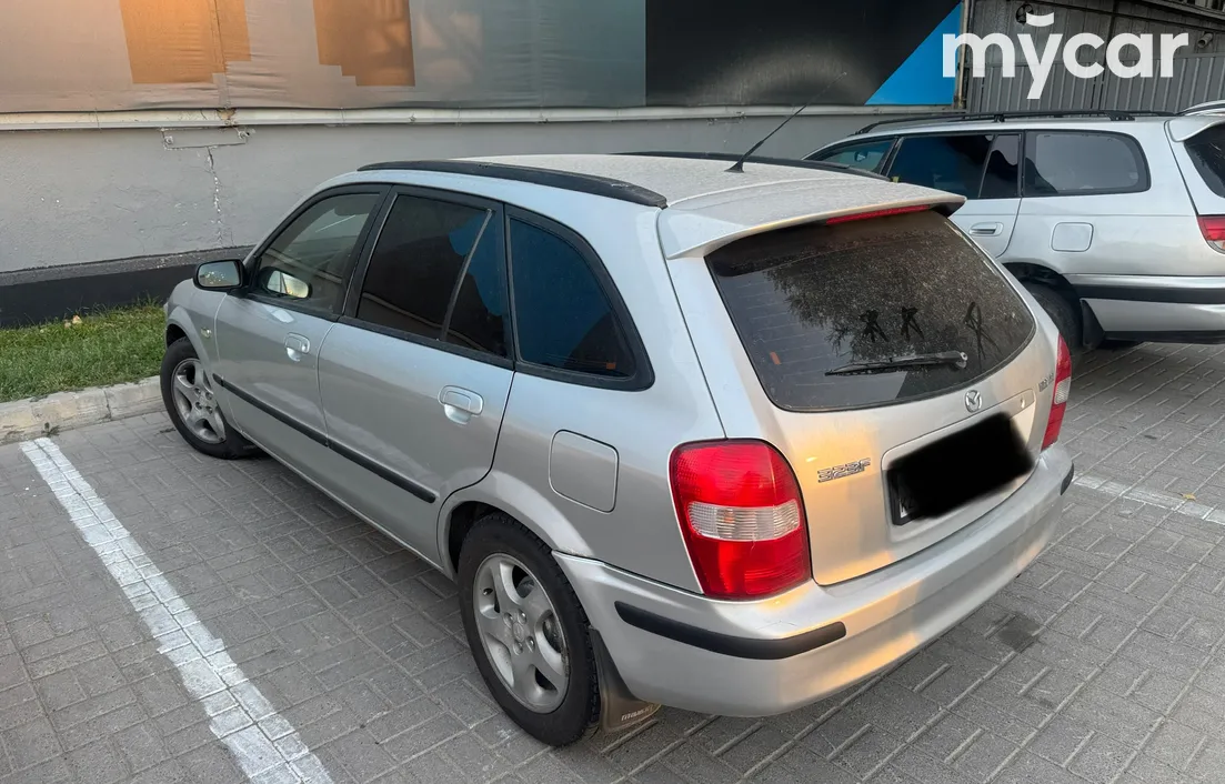 Mazda 323 2000