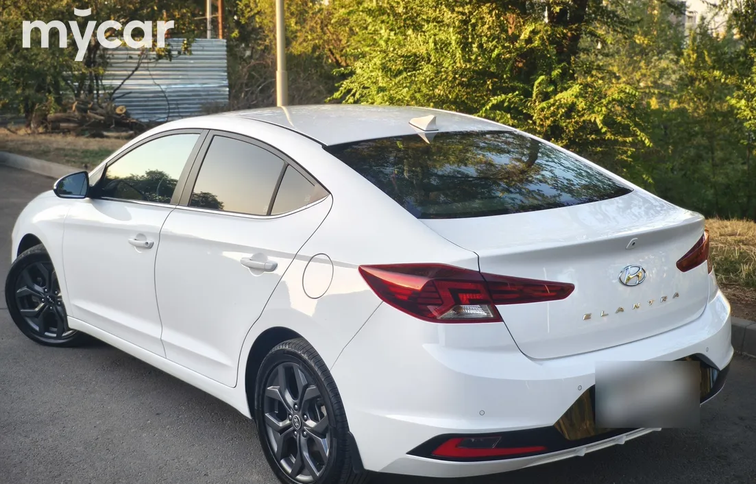 Hyundai Elantra 2019