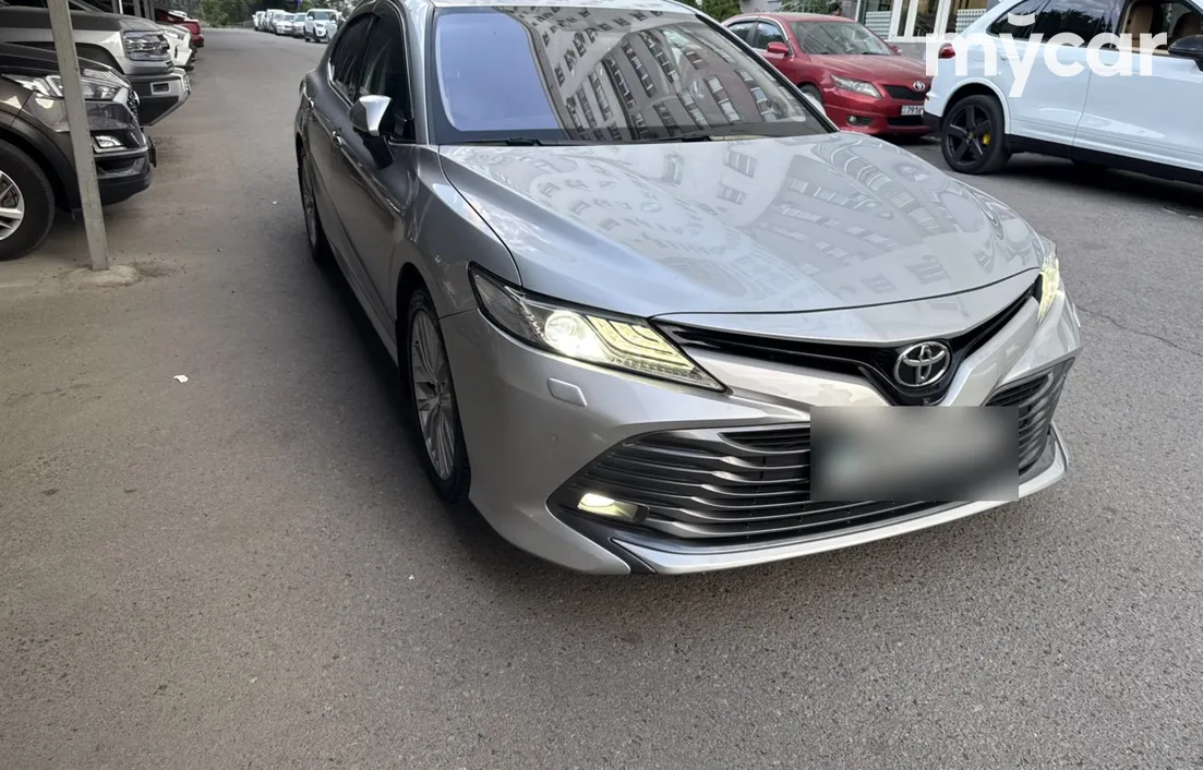 Toyota Camry 2019