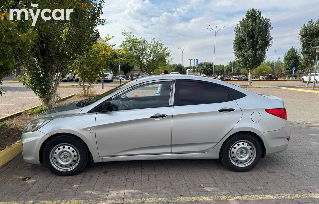 Hyundai Accent 2011