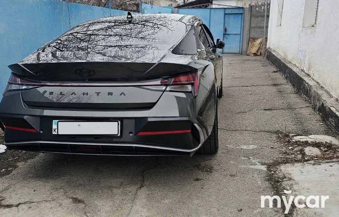 Hyundai Elantra 2024
