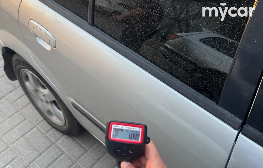 Mazda 323 2000