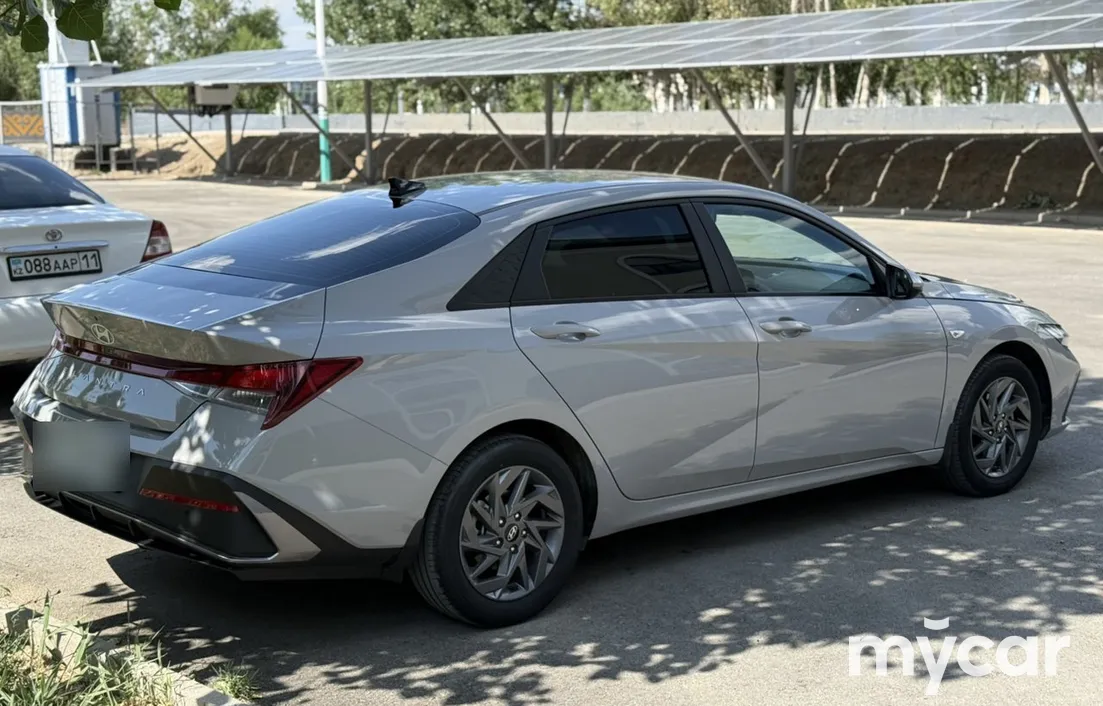 Hyundai Elantra 2024