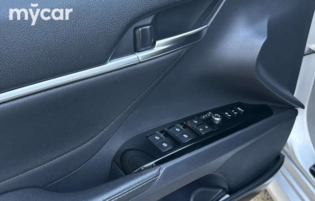 Toyota Camry 2019