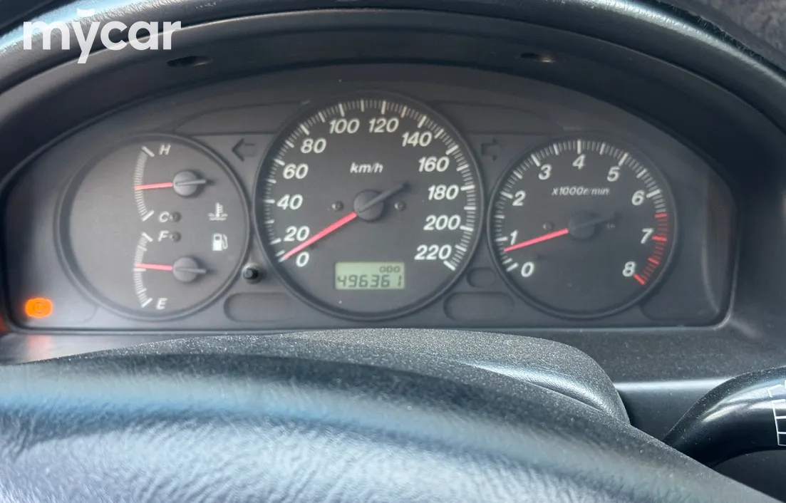 Mazda 323 2000