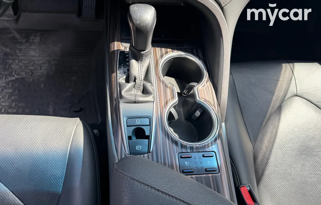 Toyota Camry 2019