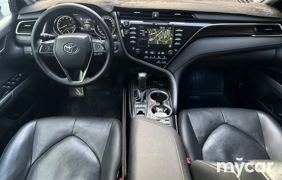 Toyota Camry 2019