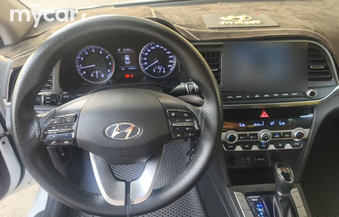 Hyundai Elantra 2019