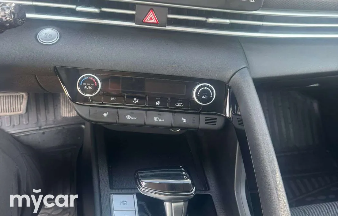 Hyundai Elantra 2025