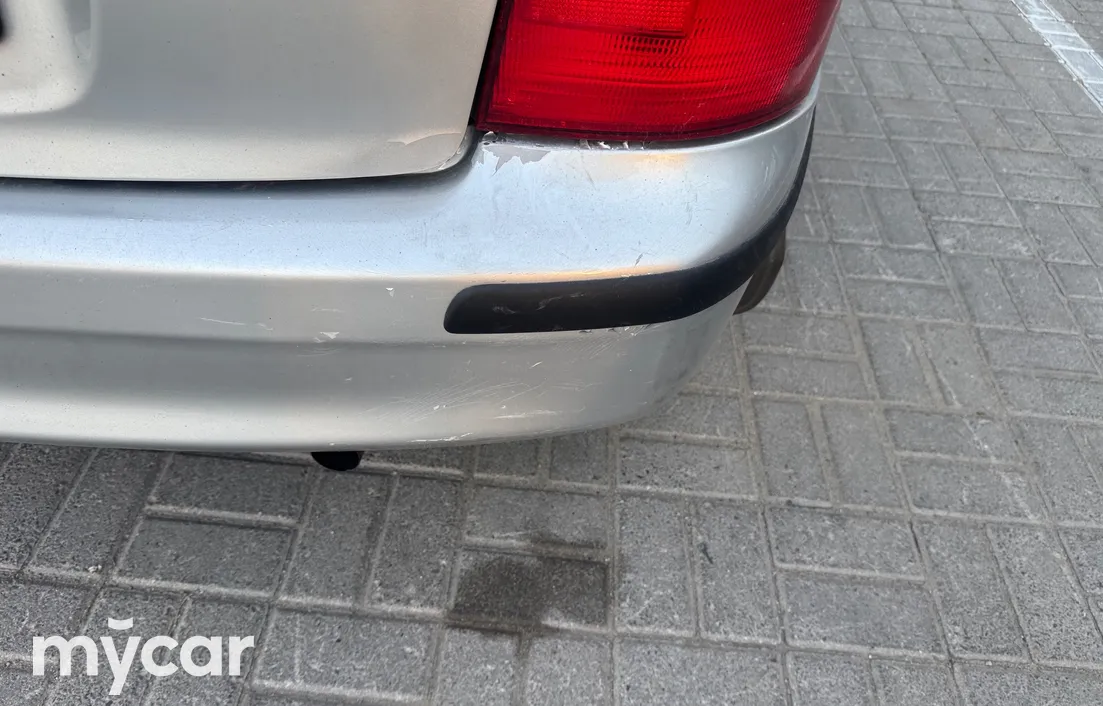 Mazda 323 2000