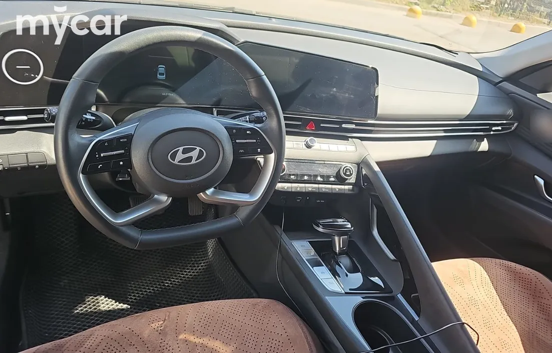 Hyundai Elantra 2024