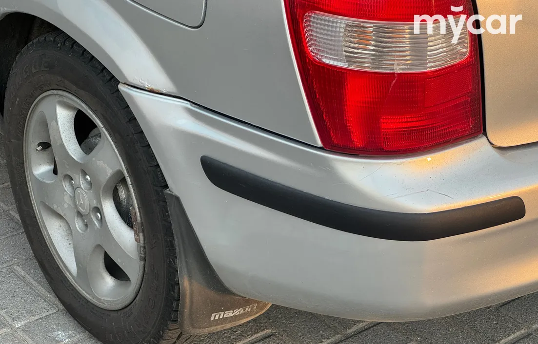 Mazda 323 2000