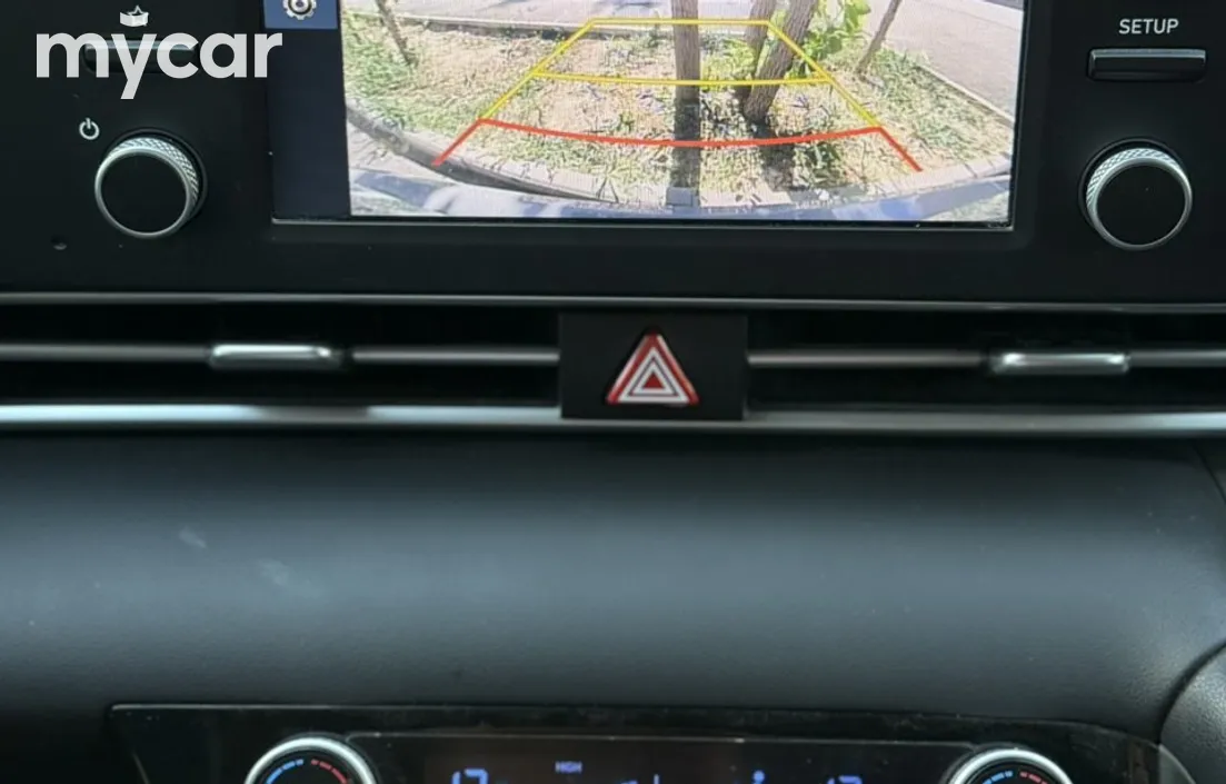 Hyundai Elantra 2024