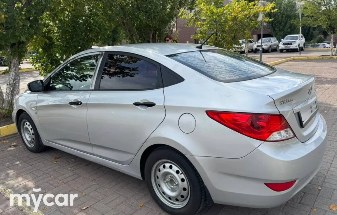 Hyundai Accent 2011