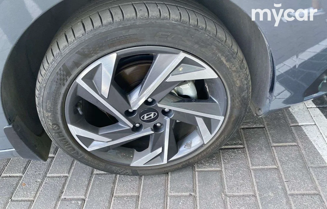 Hyundai Elantra 2024