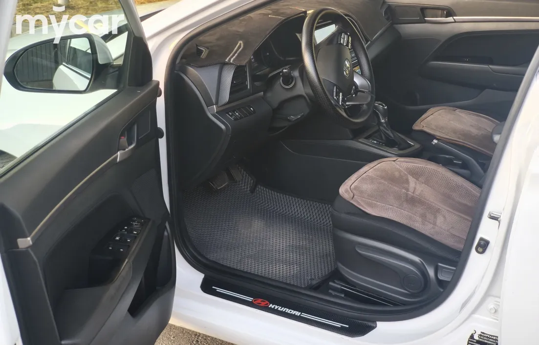 Hyundai Elantra 2019
