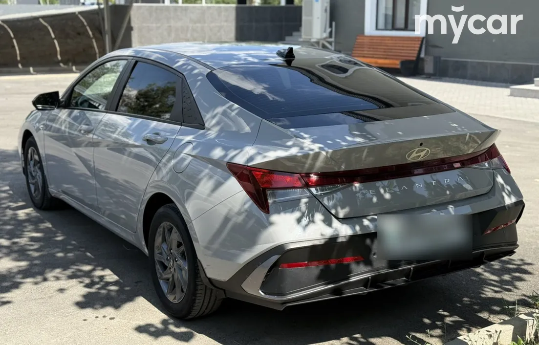Hyundai Elantra 2024