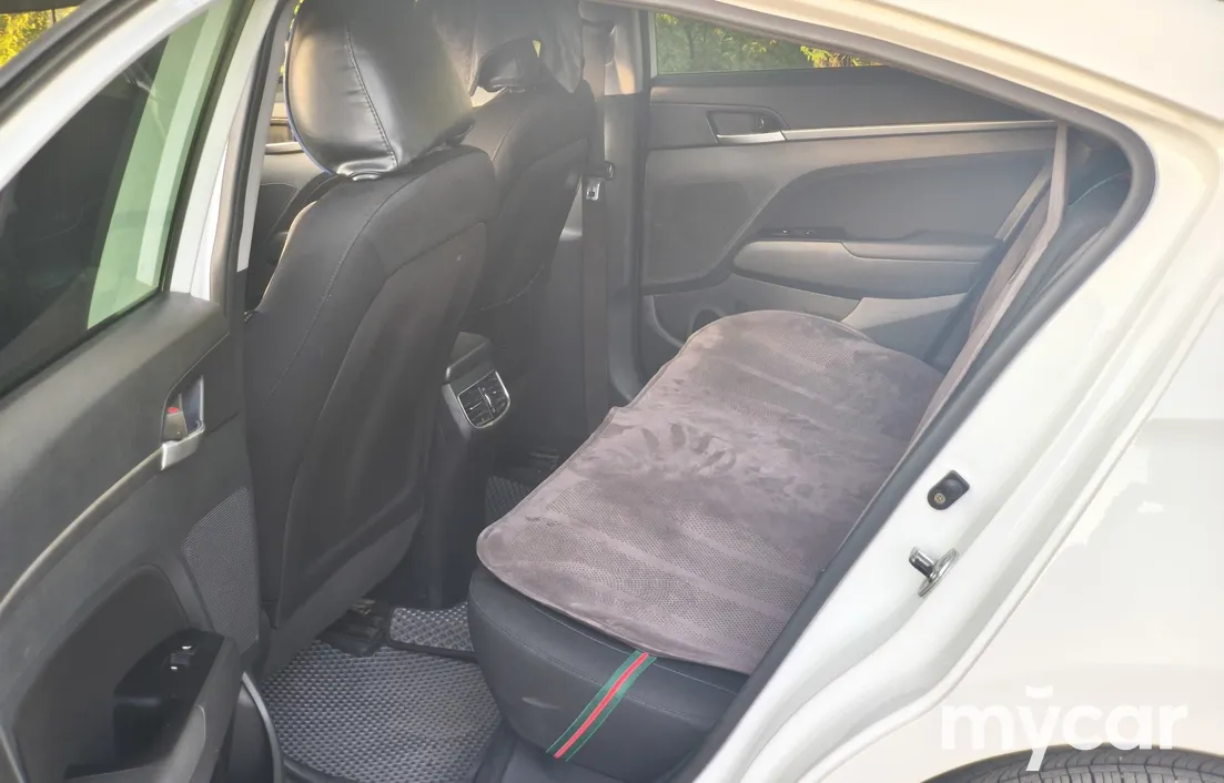 Hyundai Elantra 2019