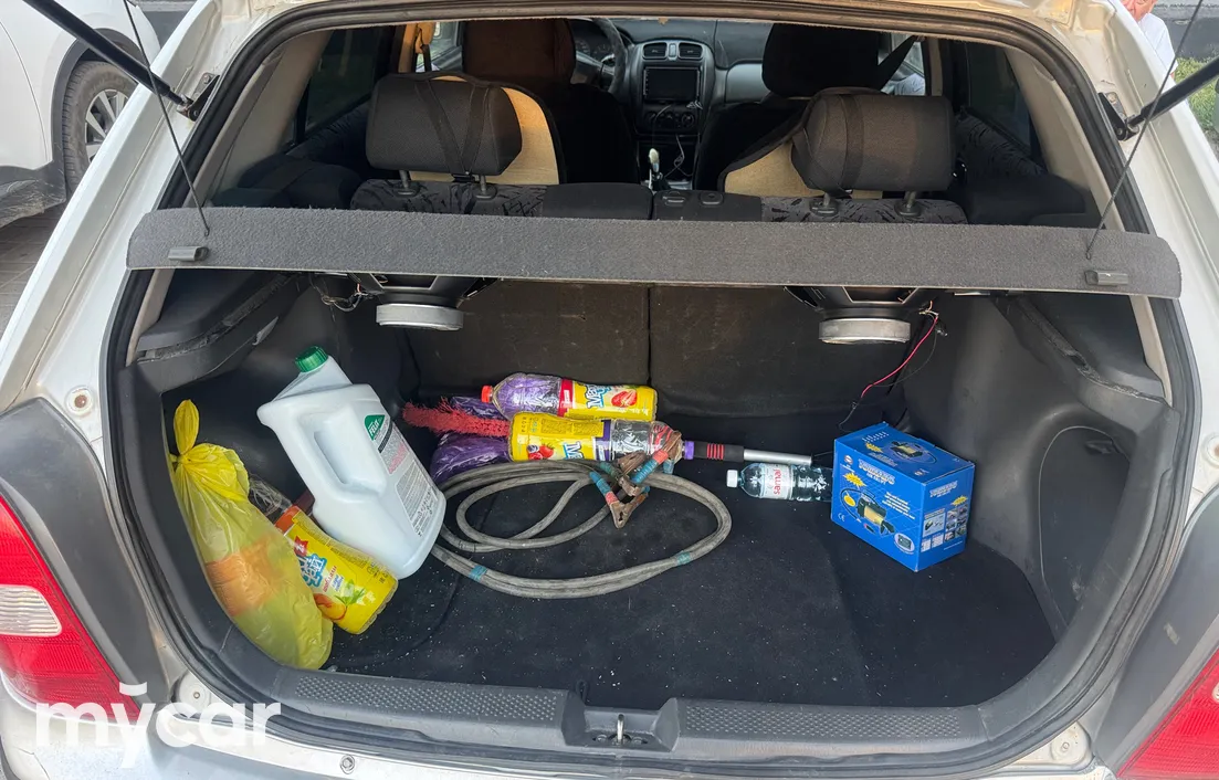 Mazda 323 2000