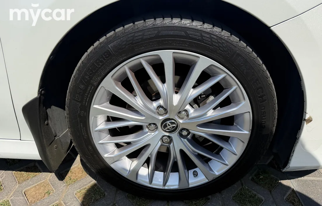 Toyota Camry 2019