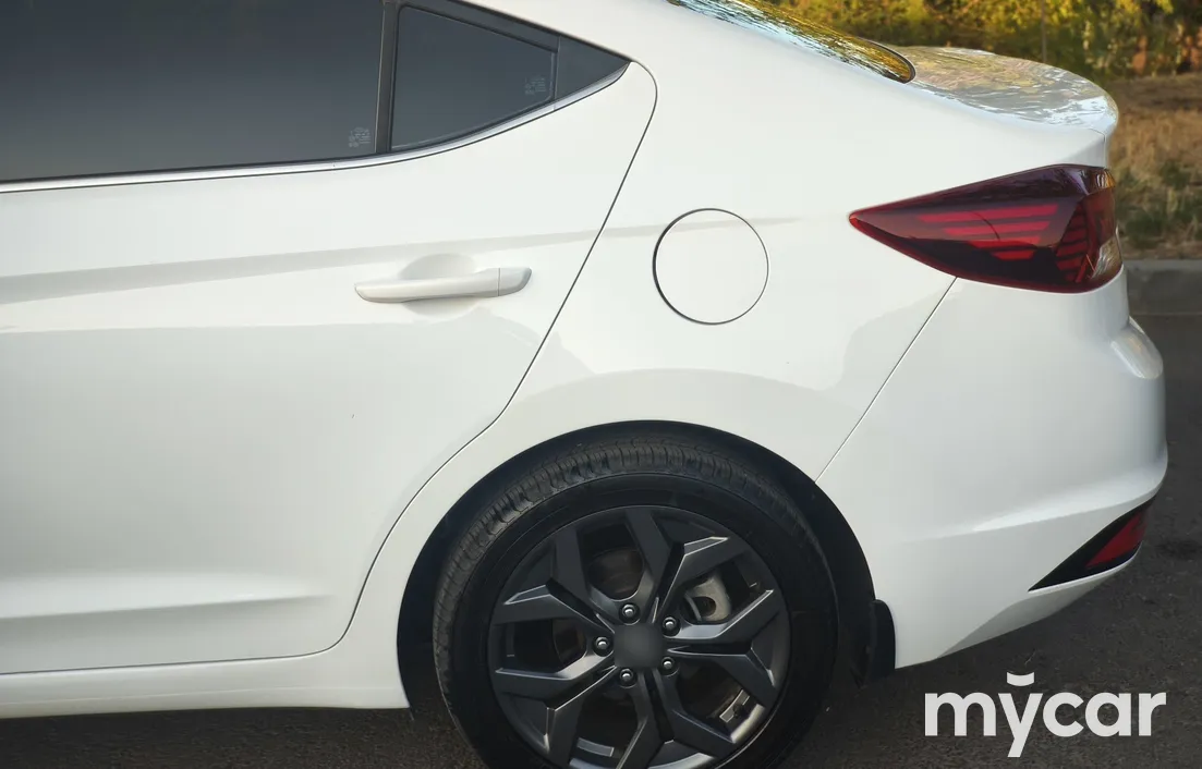 Hyundai Elantra 2019