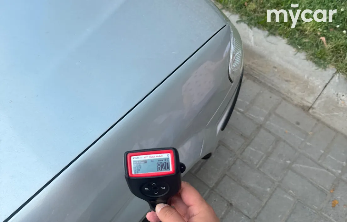 Mazda 323 2000