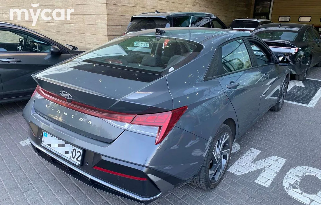 Hyundai Elantra 2024
