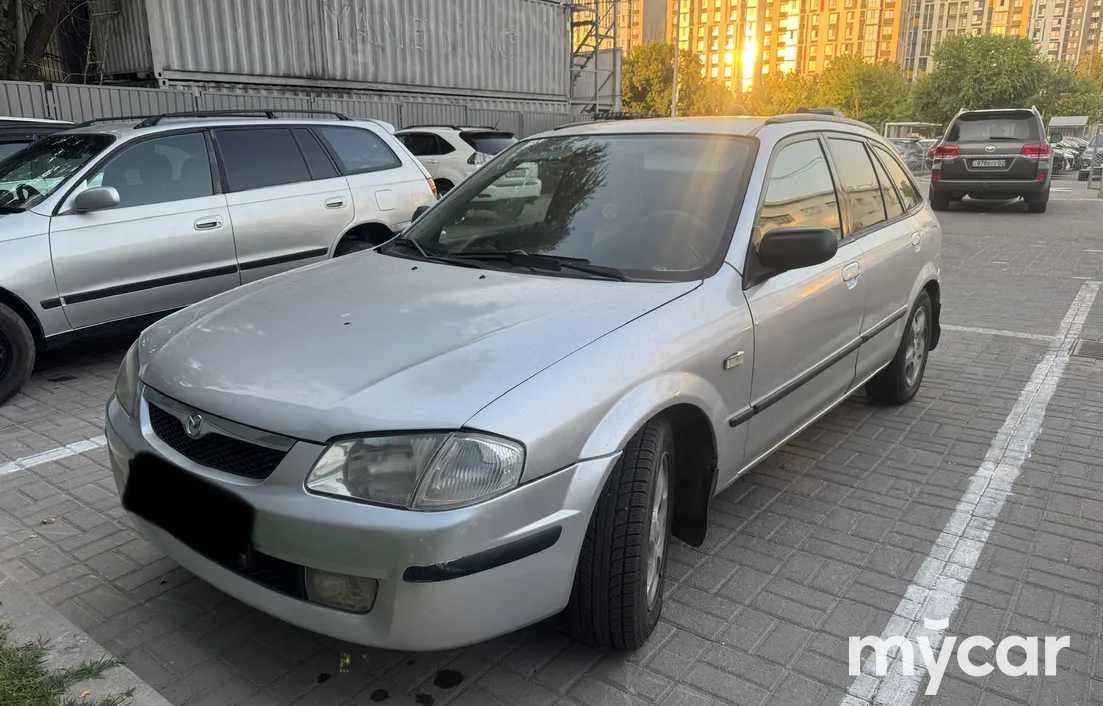 Mazda 323 2000