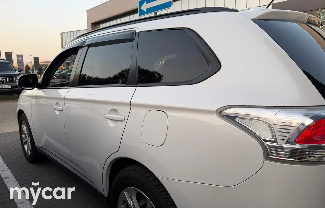 Mitsubishi Outlander 2012
