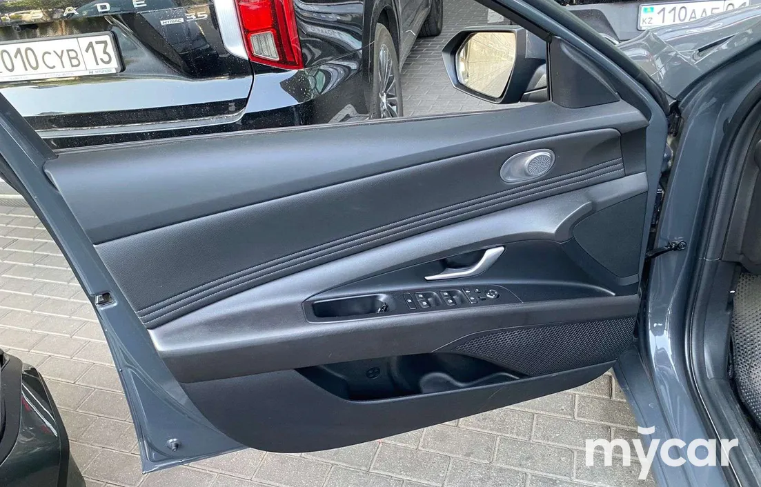 Hyundai Elantra 2024