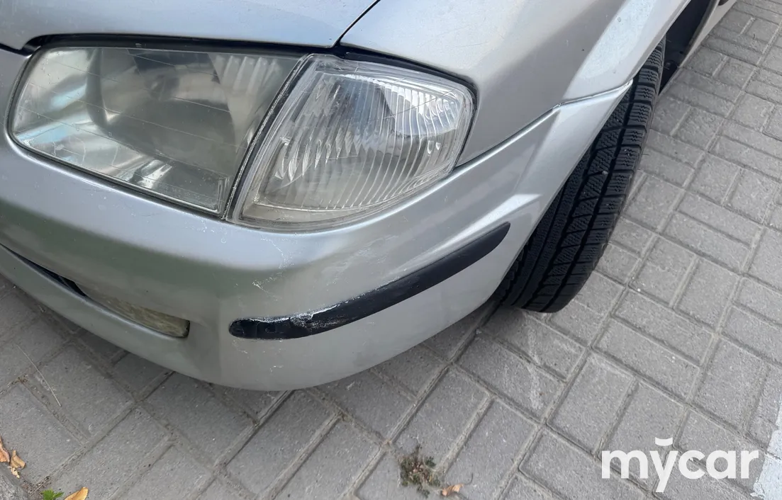 Mazda 323 2000