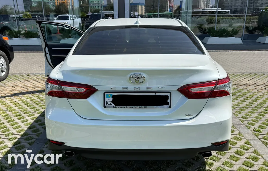 Toyota Camry 2019