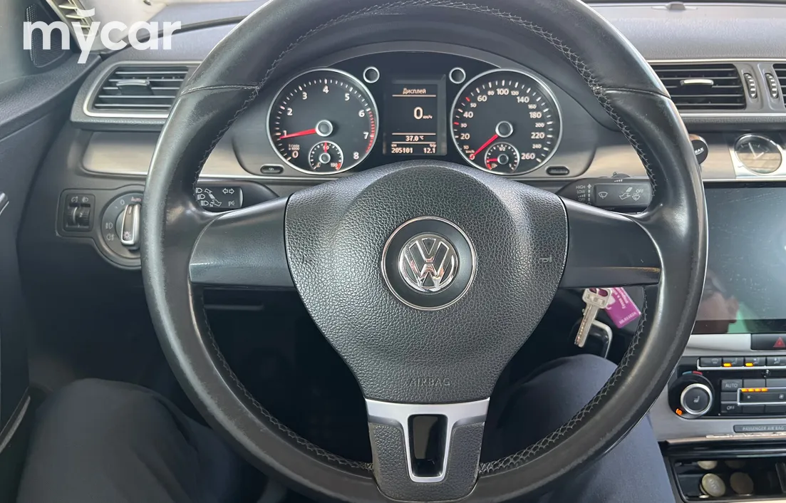 Volkswagen Passat 2011