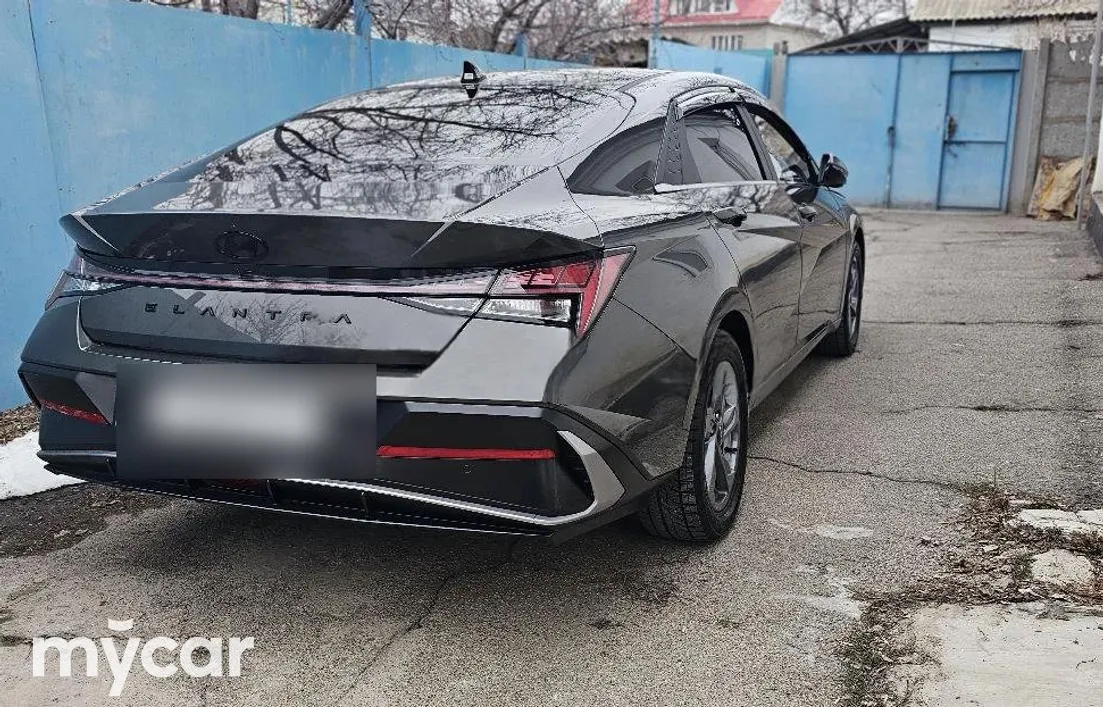 Hyundai Elantra 2024