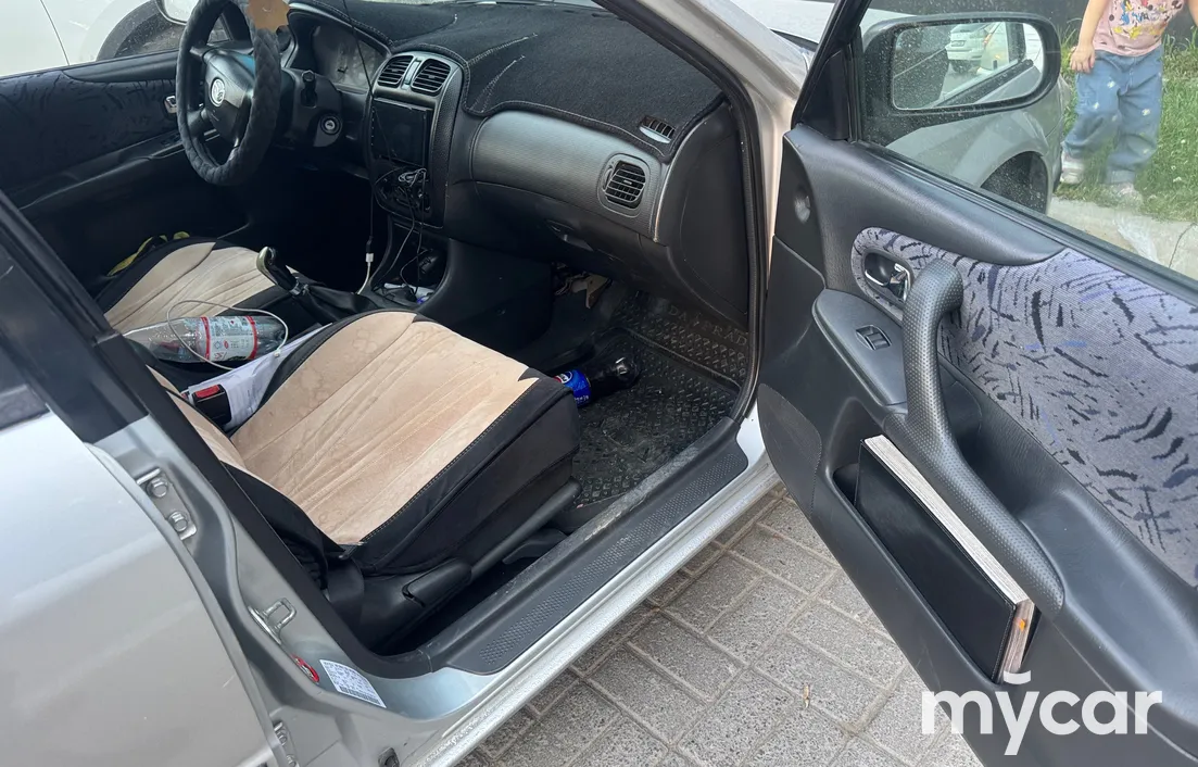 Mazda 323 2000