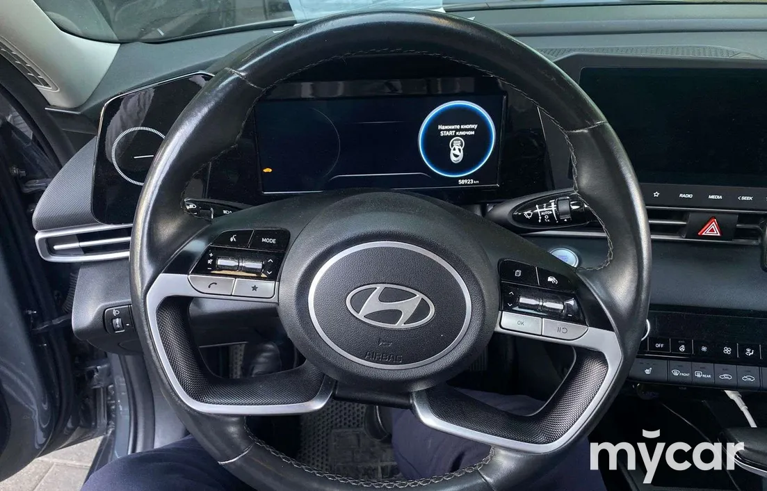 Hyundai Elantra 2024