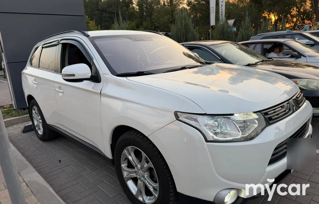 Mitsubishi Outlander 2012