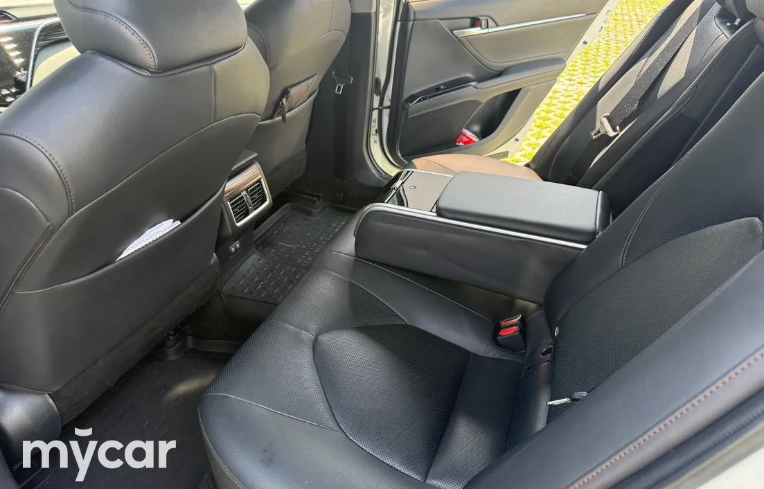 Toyota Camry 2019