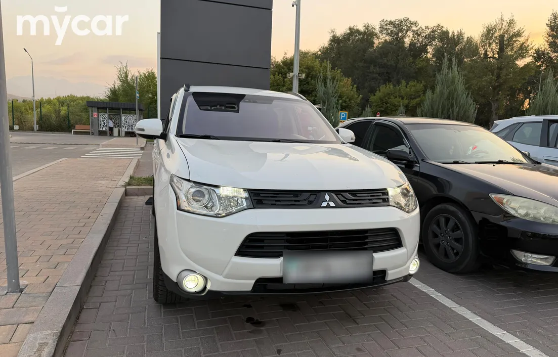 Mitsubishi Outlander 2012