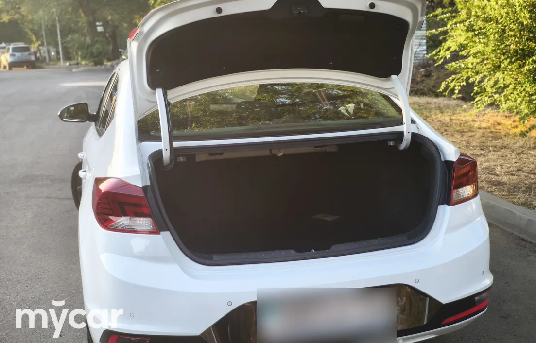 Hyundai Elantra 2019