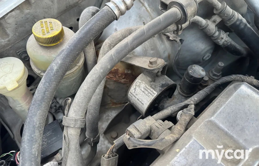 Mazda 323 2000