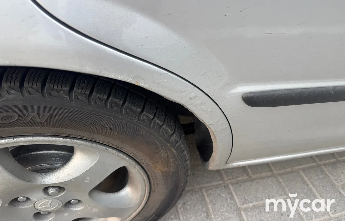 Mazda 323 2000